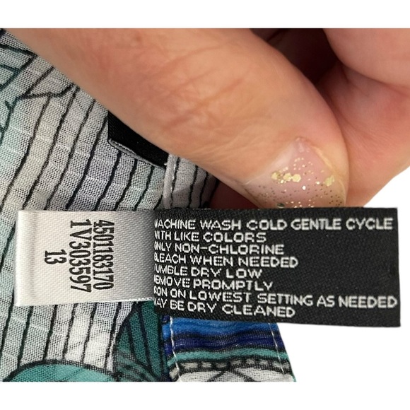 Chico’s Black Label Multicolor Geometric Print Semi Sheer Blouse Size 1 Small - Picture 10 of 11